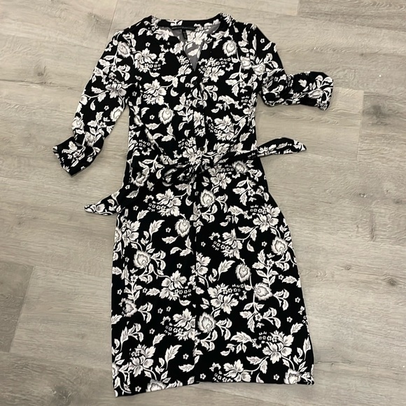 White House Black Market Dresses & Skirts - White House Black Market Floral Dress